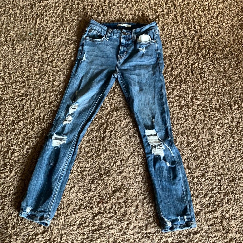 these are dark washed and are a size 24.